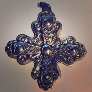 Sterling silver cross pendant